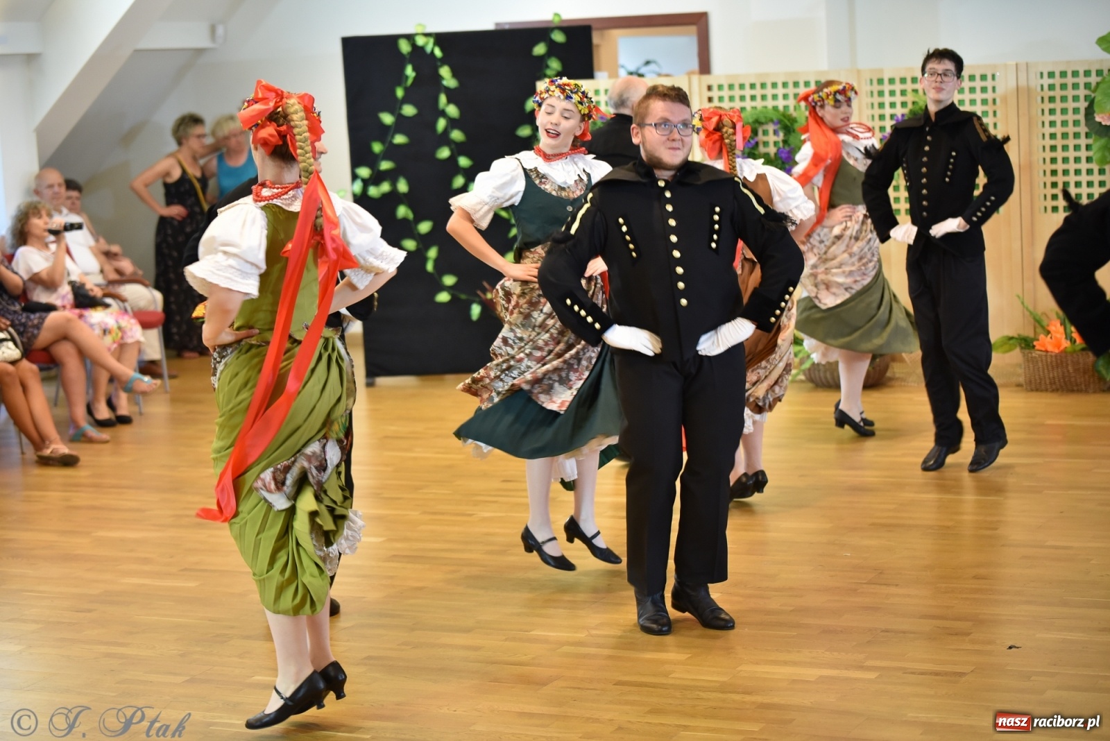 Zdjęcie w galerii na portalu naszraciborz.pl: Raciborskie Źródło zatańczyło dla małego Henia wiadomości z regionu