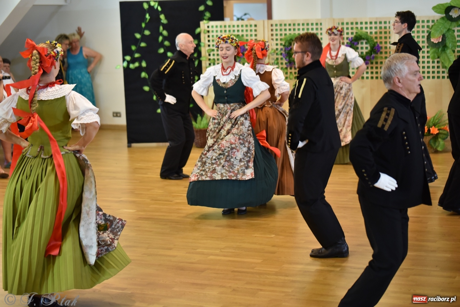 Zdjęcie w galerii na portalu naszraciborz.pl: Raciborskie Źródło zatańczyło dla małego Henia wiadomości z regionu