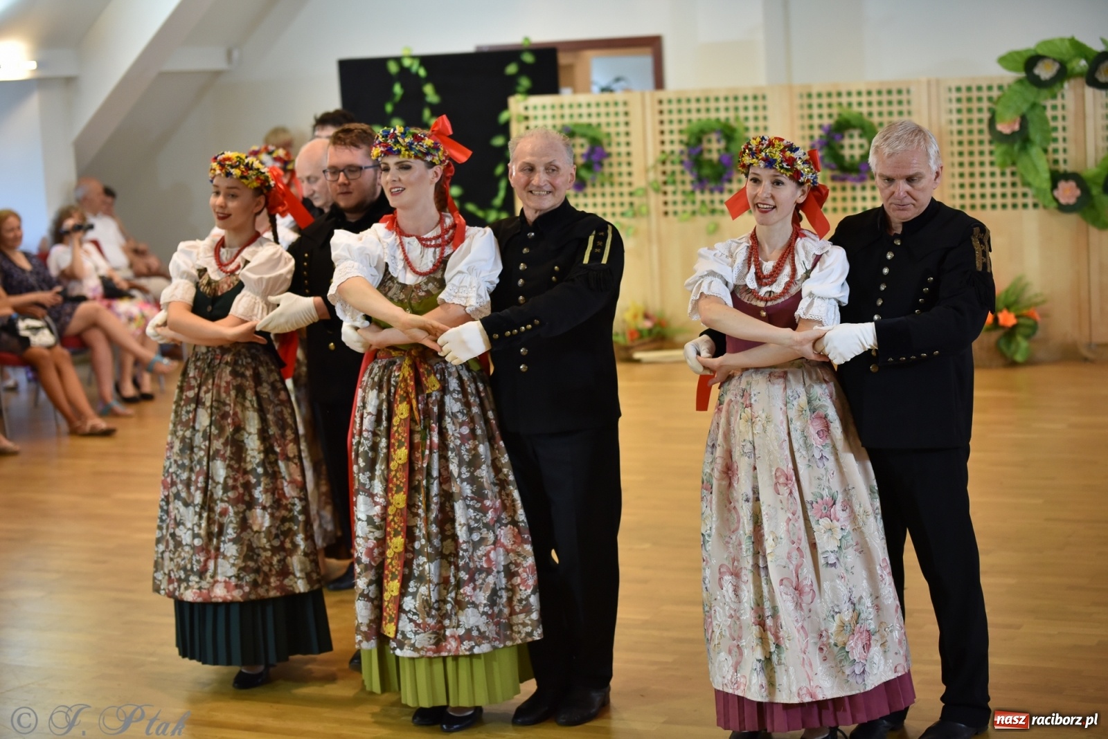 Zdjęcie w galerii na portalu naszraciborz.pl: Raciborskie Źródło zatańczyło dla małego Henia wiadomości z regionu