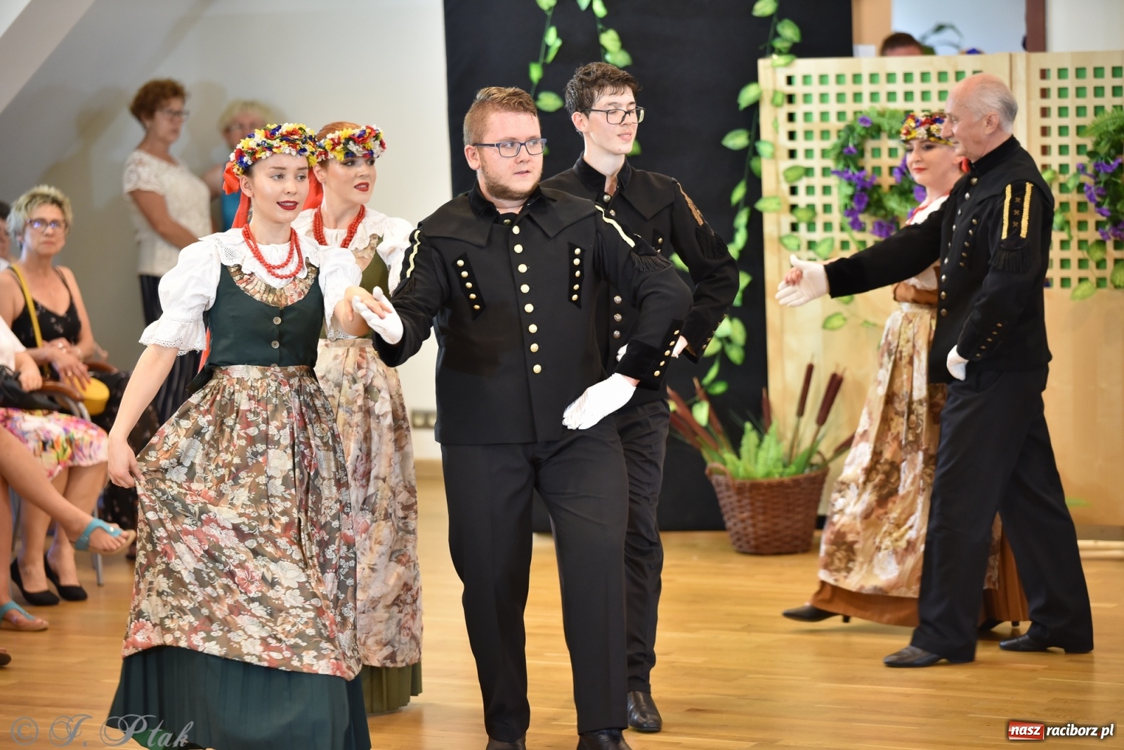 Zdjęcie w galerii na portalu naszraciborz.pl: Raciborskie Źródło zatańczyło dla małego Henia wiadomości z regionu