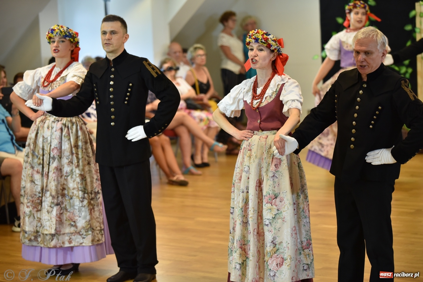 Zdjęcie w galerii na portalu naszraciborz.pl: Raciborskie Źródło zatańczyło dla małego Henia wiadomości z regionu