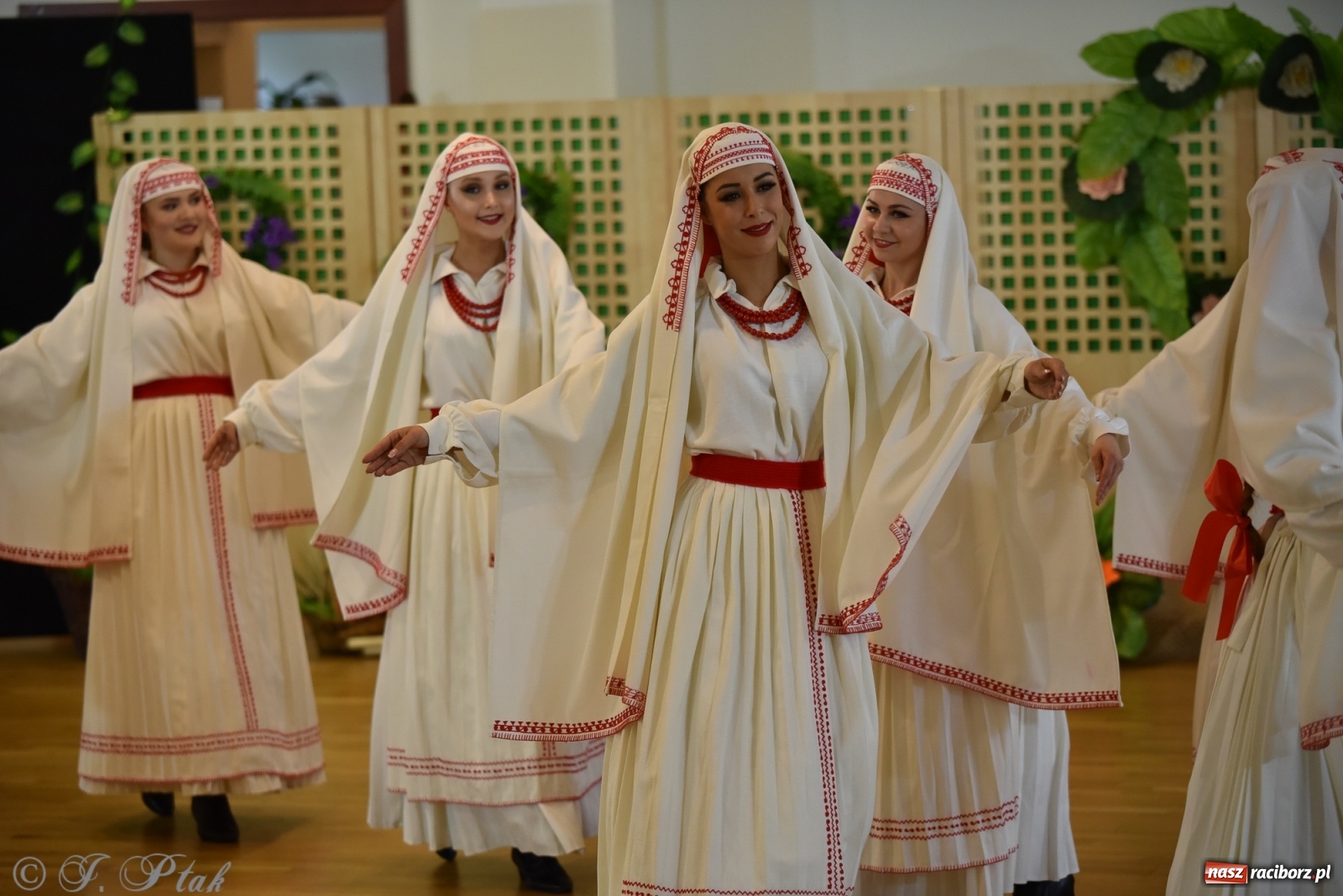 Zdjęcie w galerii na portalu naszraciborz.pl: Raciborskie Źródło zatańczyło dla małego Henia wiadomości z regionu