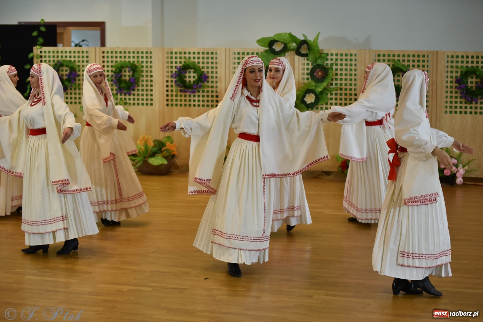 Zdjęcie w galerii na portalu naszraciborz.pl: Raciborskie Źródło zatańczyło dla małego Henia wiadomości z regionu