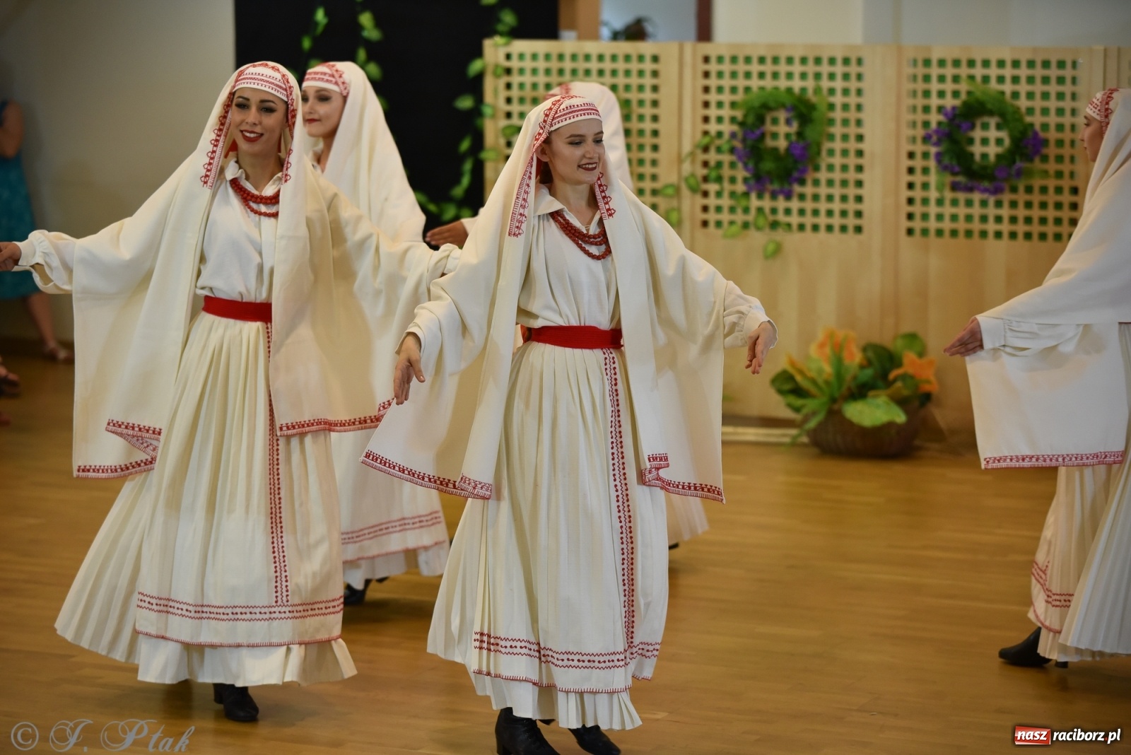 Zdjęcie w galerii na portalu naszraciborz.pl: Raciborskie Źródło zatańczyło dla małego Henia wiadomości z regionu