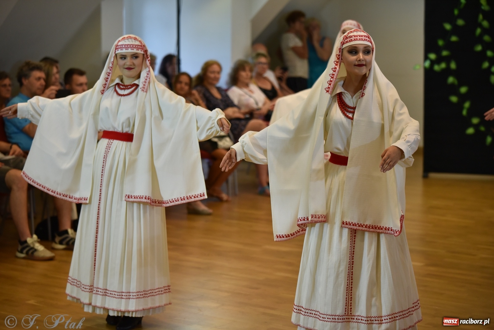 Zdjęcie w galerii na portalu naszraciborz.pl: Raciborskie Źródło zatańczyło dla małego Henia wiadomości z regionu