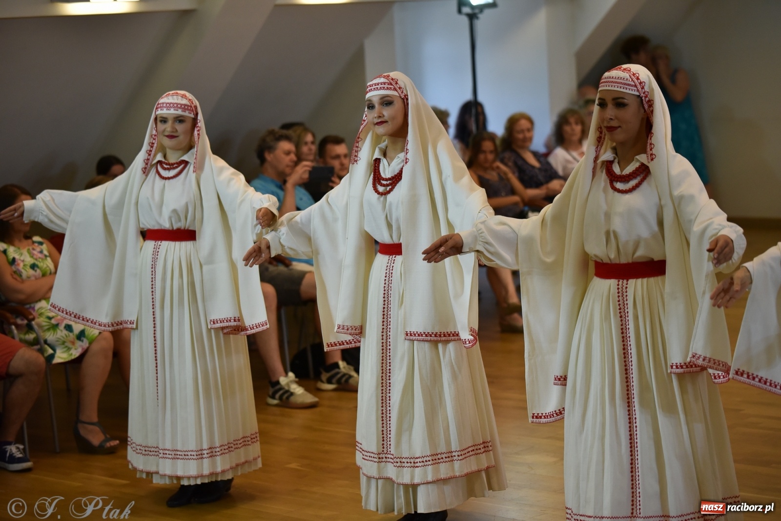 Zdjęcie w galerii na portalu naszraciborz.pl: Raciborskie Źródło zatańczyło dla małego Henia wiadomości z regionu