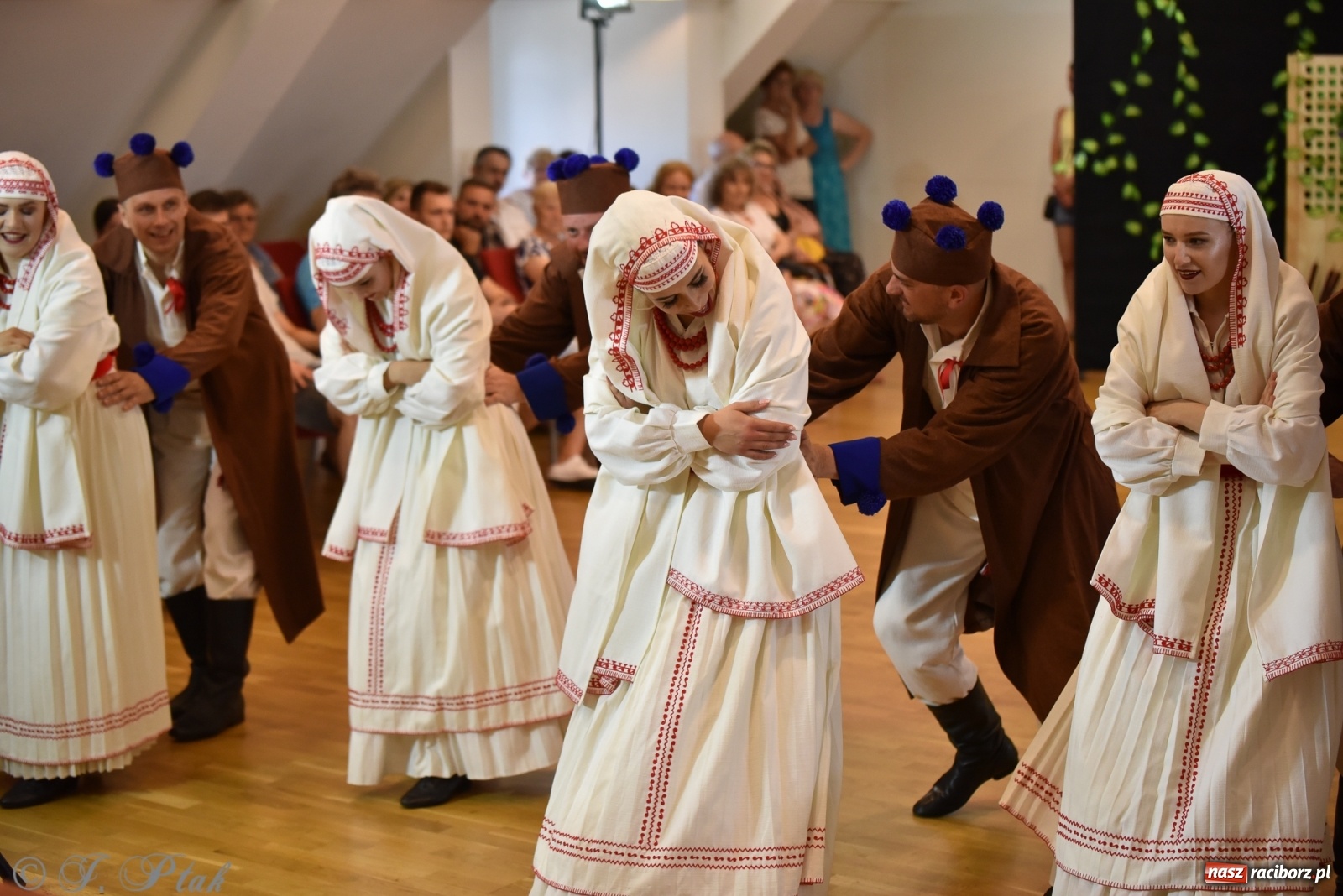 Zdjęcie w galerii na portalu naszraciborz.pl: Raciborskie Źródło zatańczyło dla małego Henia wiadomości z regionu