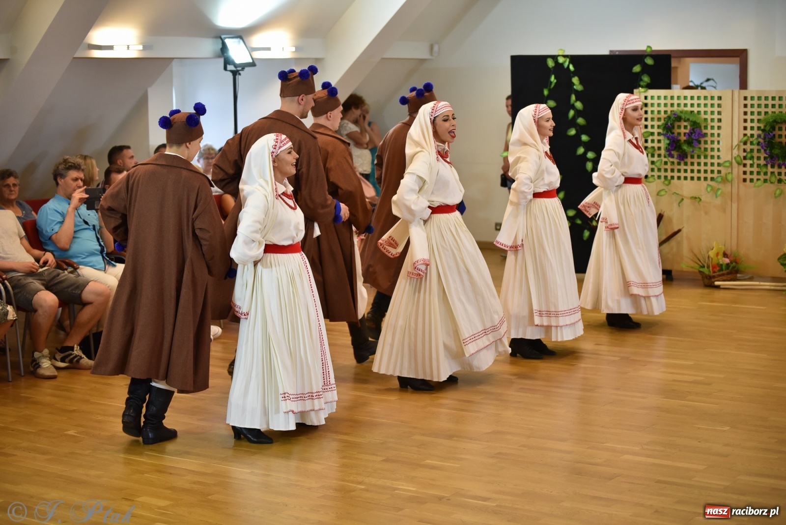 Zdjęcie w galerii na portalu naszraciborz.pl: Raciborskie Źródło zatańczyło dla małego Henia wiadomości z regionu