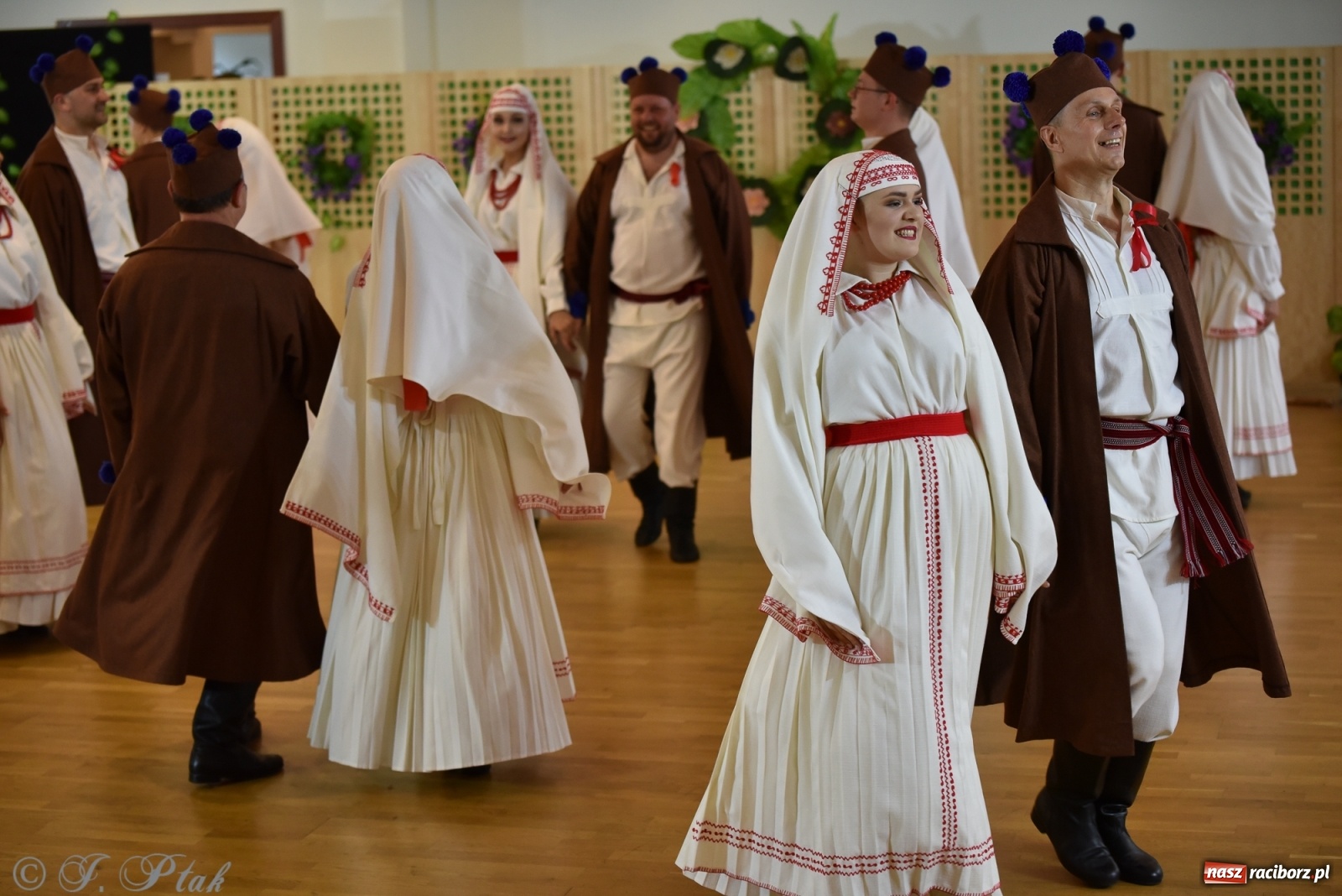 Zdjęcie w galerii na portalu naszraciborz.pl: Raciborskie Źródło zatańczyło dla małego Henia wiadomości z regionu