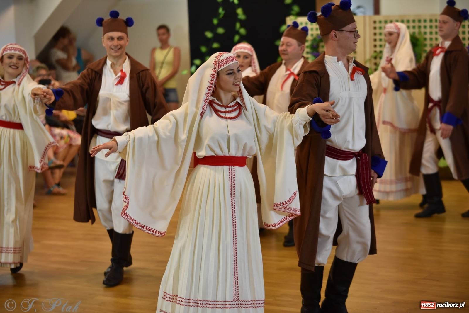 Zdjęcie w galerii na portalu naszraciborz.pl: Raciborskie Źródło zatańczyło dla małego Henia wiadomości z regionu