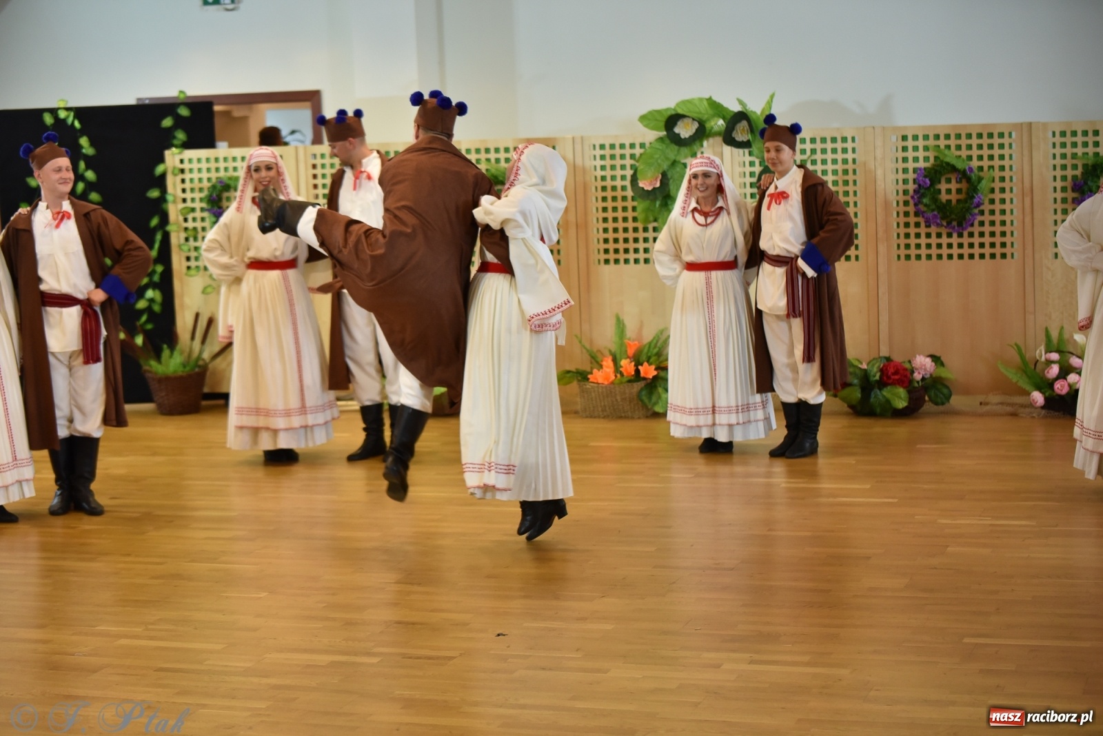 Zdjęcie w galerii na portalu naszraciborz.pl: Raciborskie Źródło zatańczyło dla małego Henia wiadomości z regionu