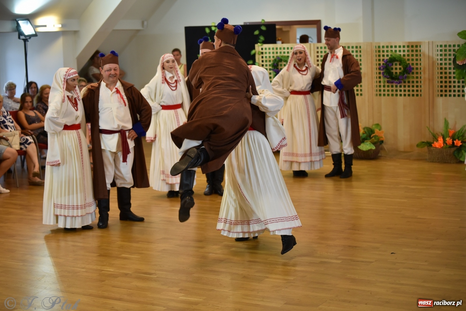 Zdjęcie w galerii na portalu naszraciborz.pl: Raciborskie Źródło zatańczyło dla małego Henia wiadomości z regionu