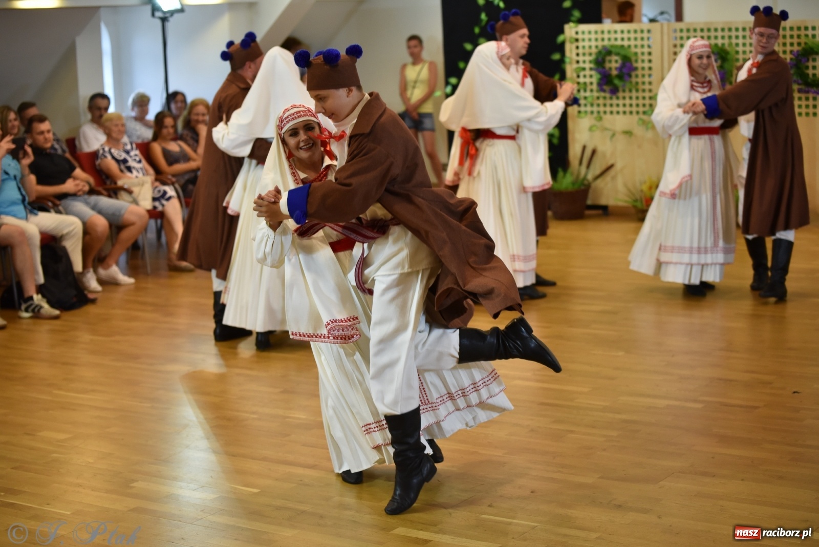 Zdjęcie w galerii na portalu naszraciborz.pl: Raciborskie Źródło zatańczyło dla małego Henia wiadomości z regionu