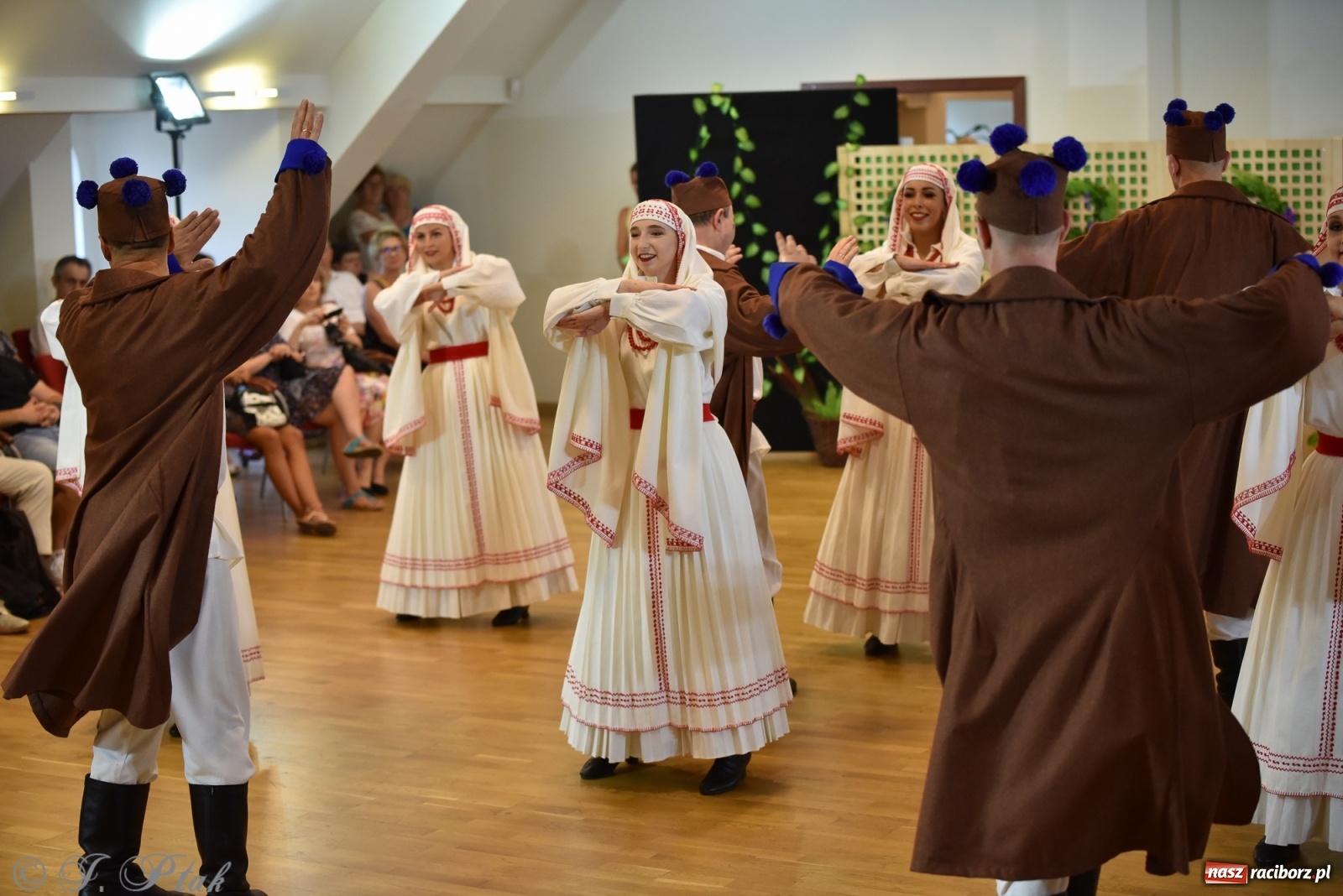 Zdjęcie w galerii na portalu naszraciborz.pl: Raciborskie Źródło zatańczyło dla małego Henia wiadomości z regionu