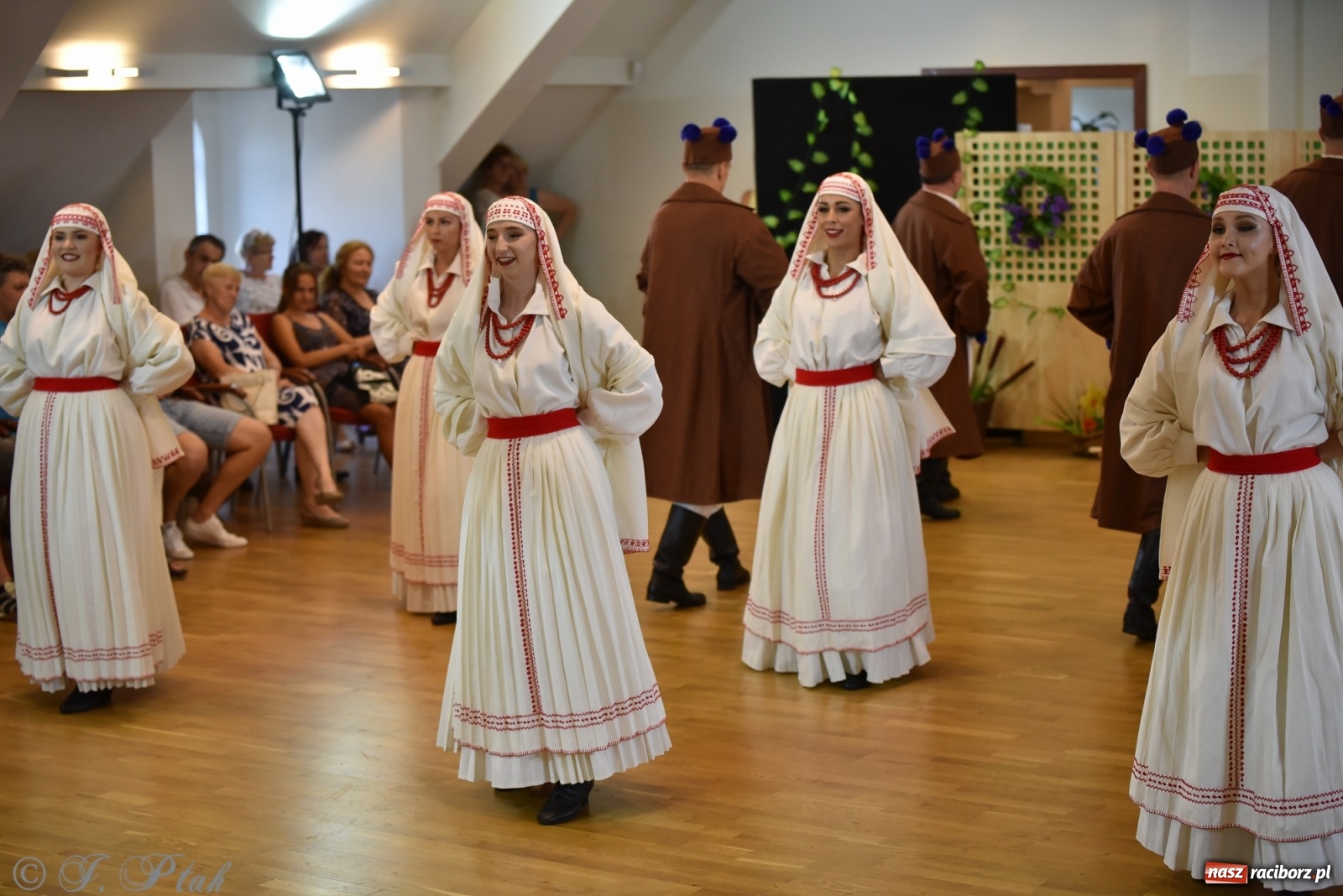 Zdjęcie w galerii na portalu naszraciborz.pl: Raciborskie Źródło zatańczyło dla małego Henia wiadomości z regionu