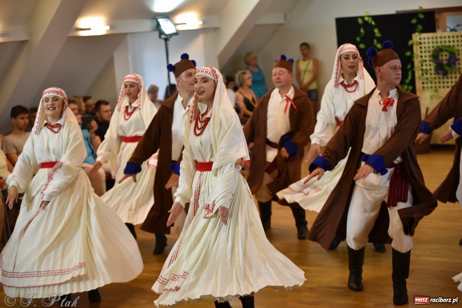 Zdjęcie w galerii na portalu naszraciborz.pl: Raciborskie Źródło zatańczyło dla małego Henia wiadomości z regionu
