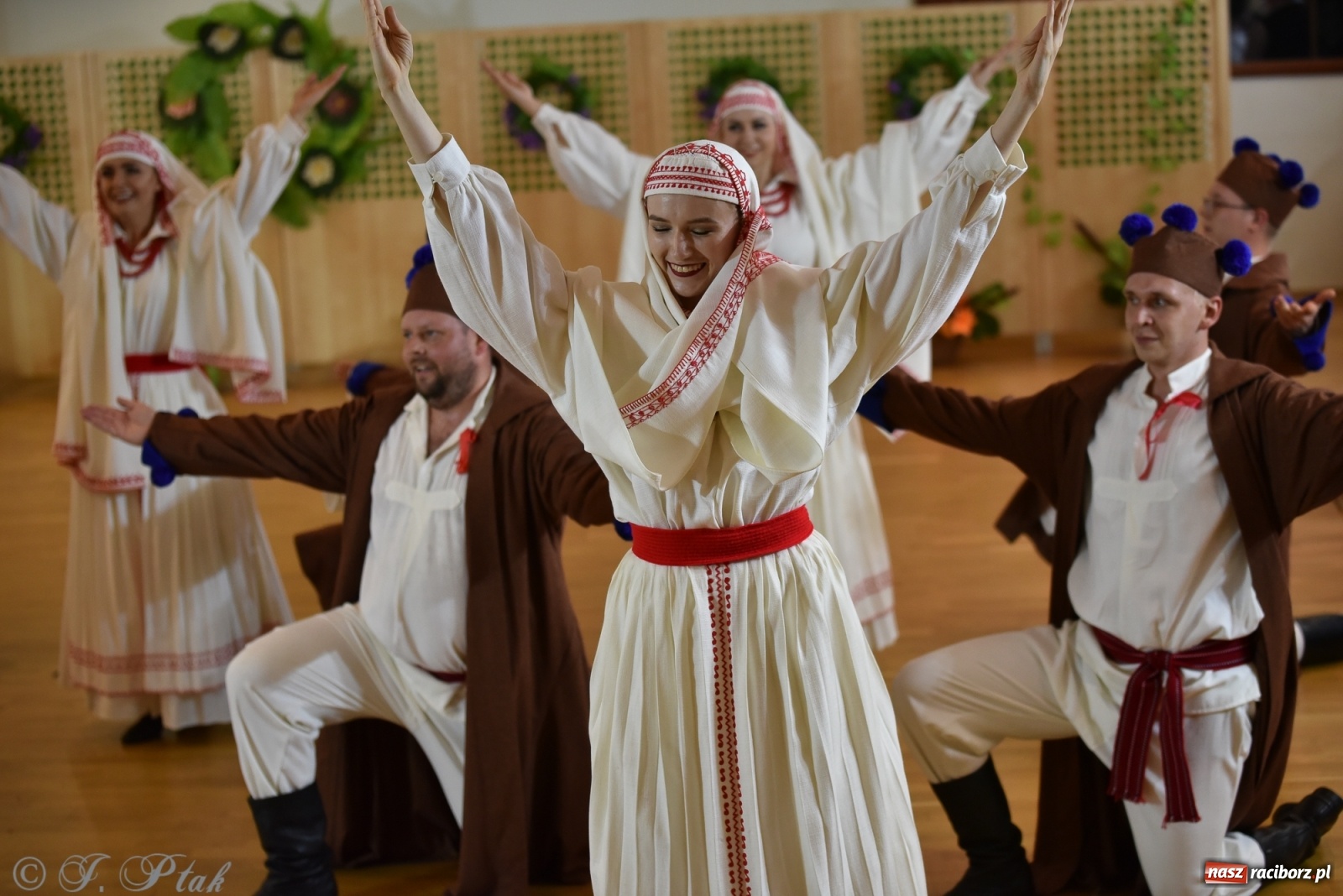 Zdjęcie w galerii na portalu naszraciborz.pl: Raciborskie Źródło zatańczyło dla małego Henia wiadomości z regionu