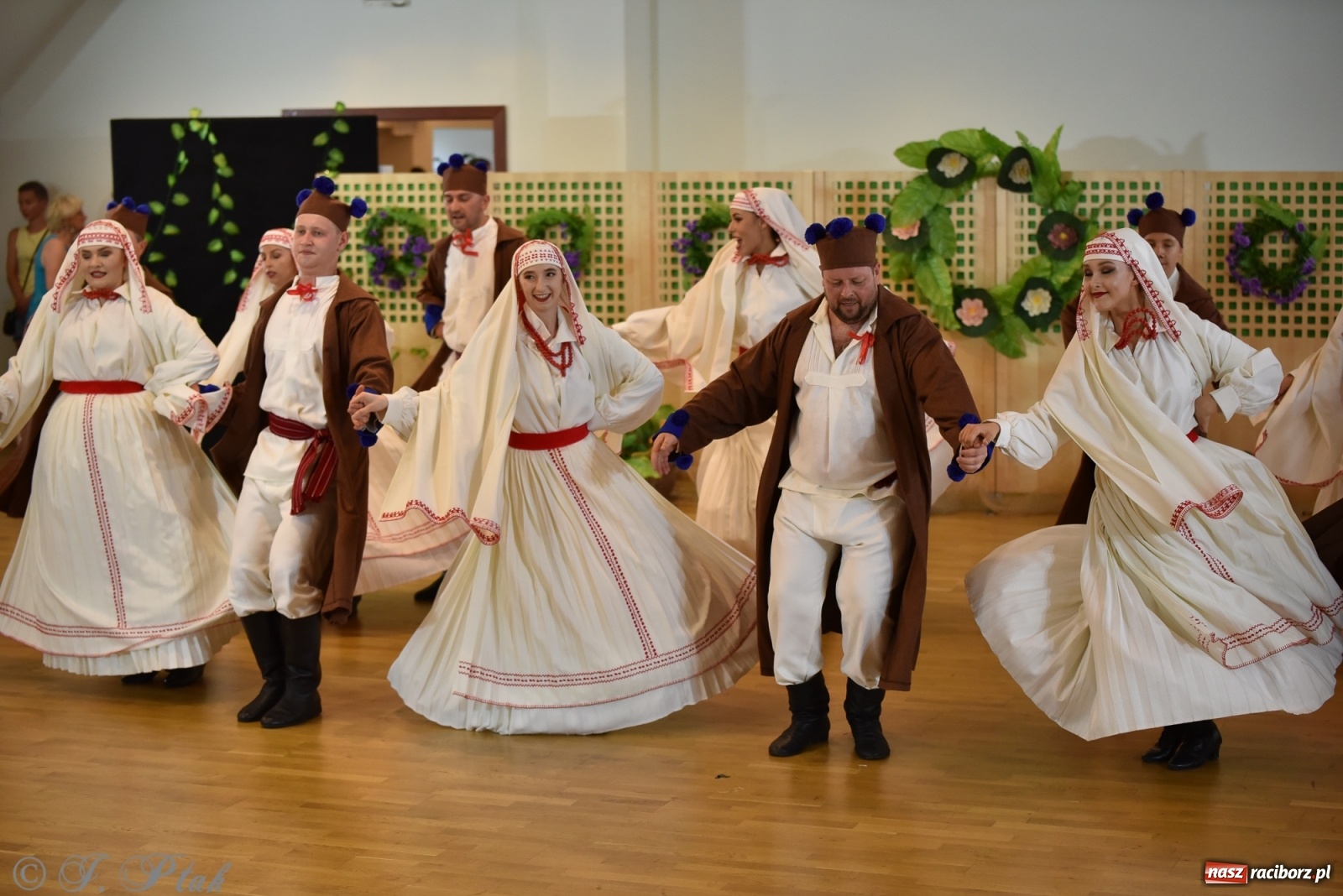 Zdjęcie w galerii na portalu naszraciborz.pl: Raciborskie Źródło zatańczyło dla małego Henia wiadomości z regionu