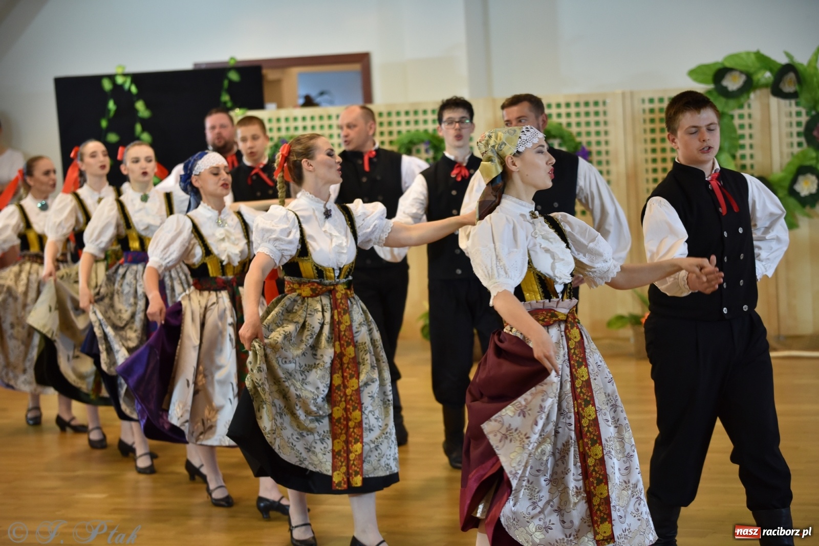 Zdjęcie w galerii na portalu naszraciborz.pl: Raciborskie Źródło zatańczyło dla małego Henia wiadomości z regionu