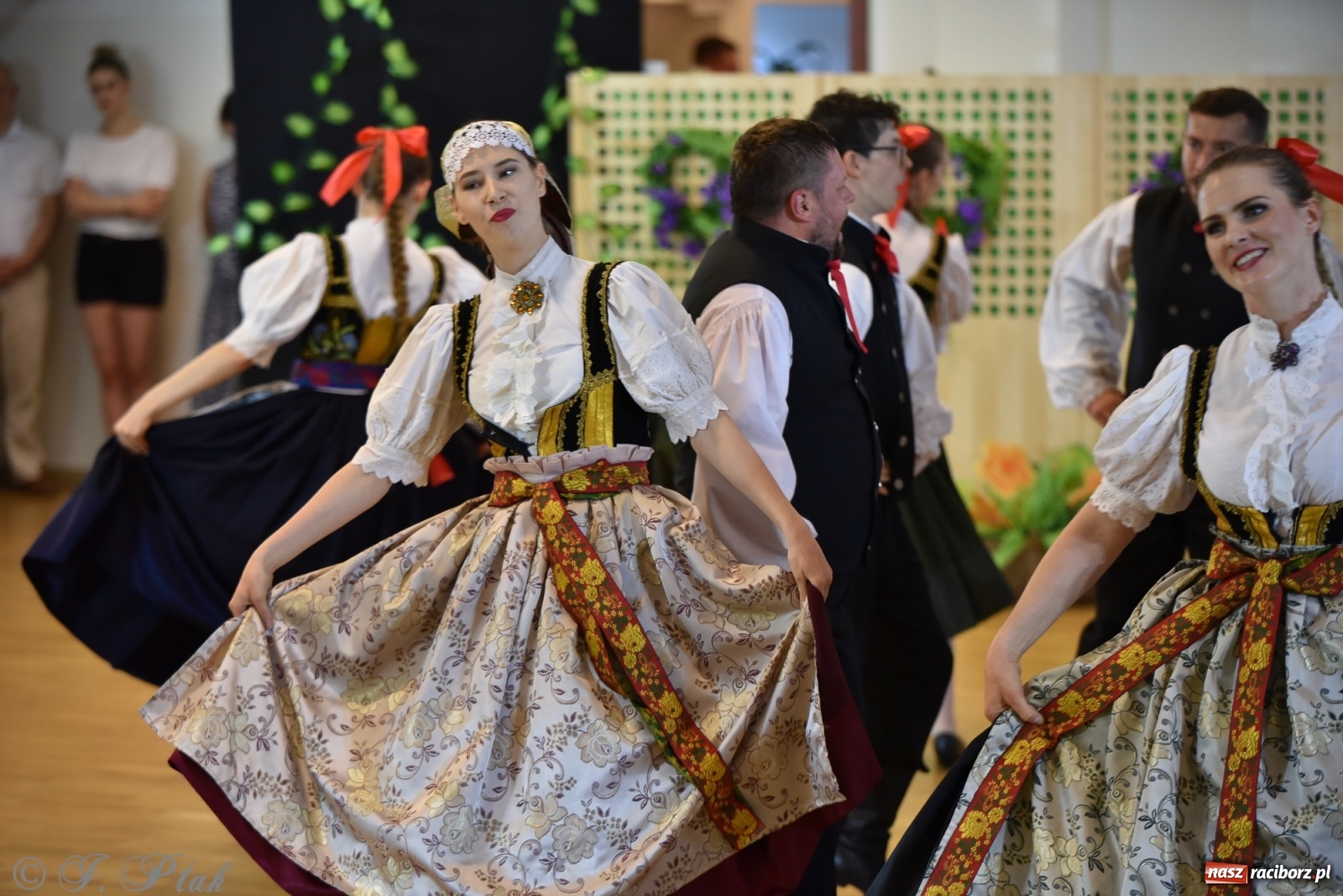 Zdjęcie w galerii na portalu naszraciborz.pl: Raciborskie Źródło zatańczyło dla małego Henia wiadomości z regionu