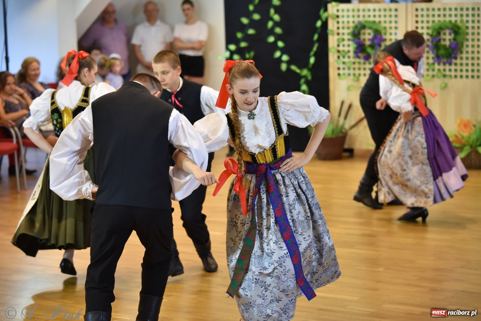 Zdjęcie w galerii na portalu naszraciborz.pl: Raciborskie Źródło zatańczyło dla małego Henia wiadomości z regionu