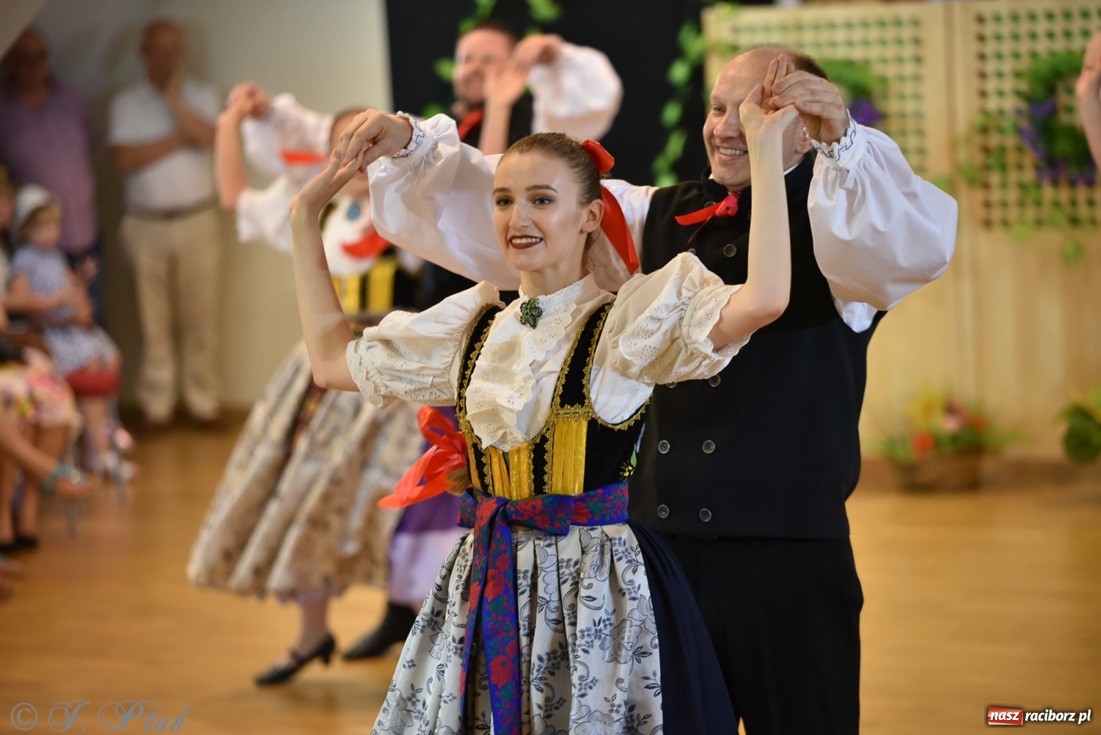 Zdjęcie w galerii na portalu naszraciborz.pl: Raciborskie Źródło zatańczyło dla małego Henia wiadomości z regionu