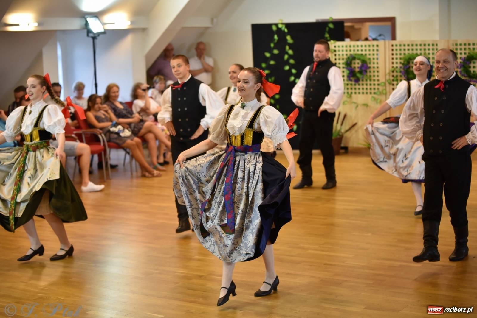 Zdjęcie w galerii na portalu naszraciborz.pl: Raciborskie Źródło zatańczyło dla małego Henia wiadomości z regionu