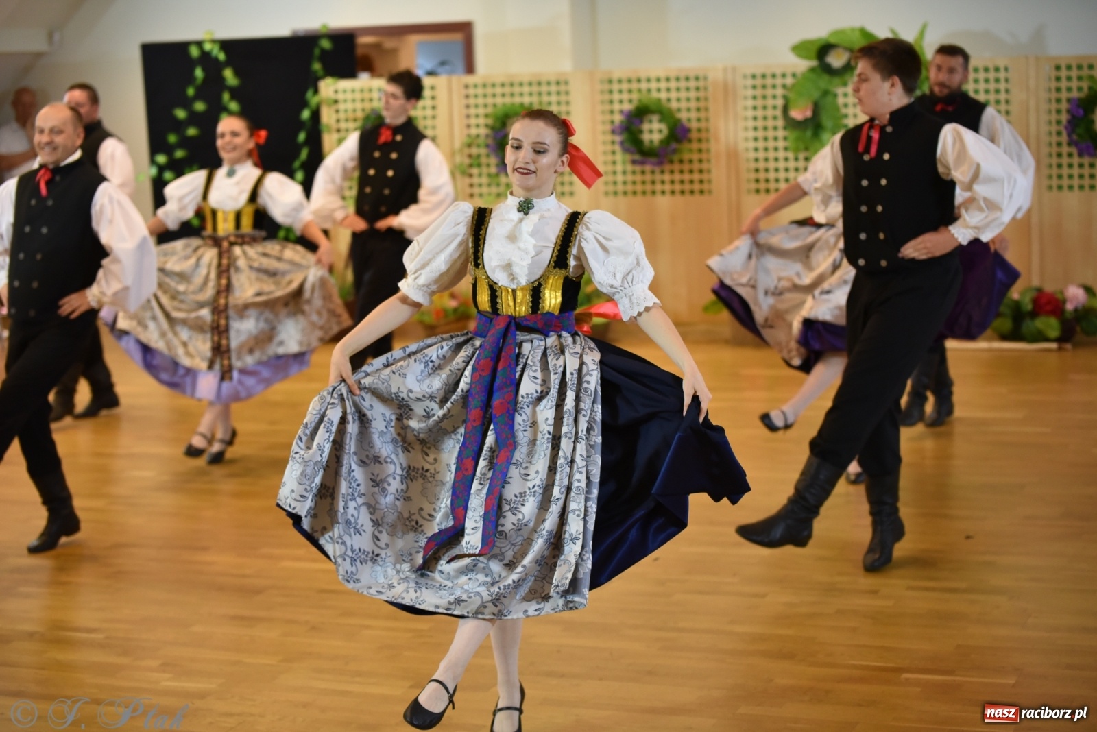 Zdjęcie w galerii na portalu naszraciborz.pl: Raciborskie Źródło zatańczyło dla małego Henia wiadomości z regionu