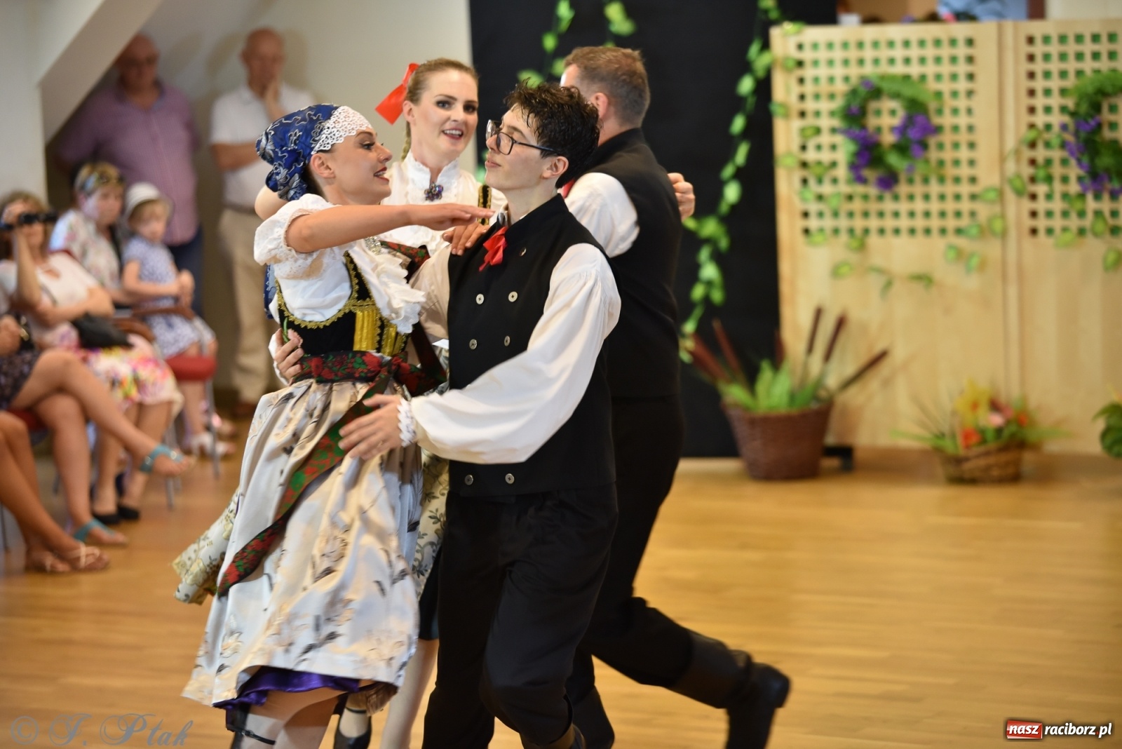 Zdjęcie w galerii na portalu naszraciborz.pl: Raciborskie Źródło zatańczyło dla małego Henia wiadomości z regionu