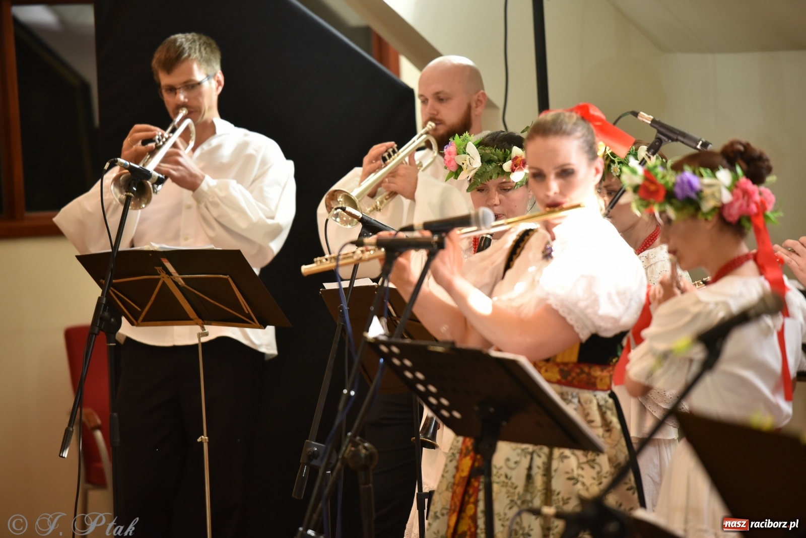 Zdjęcie w galerii na portalu naszraciborz.pl: Raciborskie Źródło zatańczyło dla małego Henia wiadomości z regionu