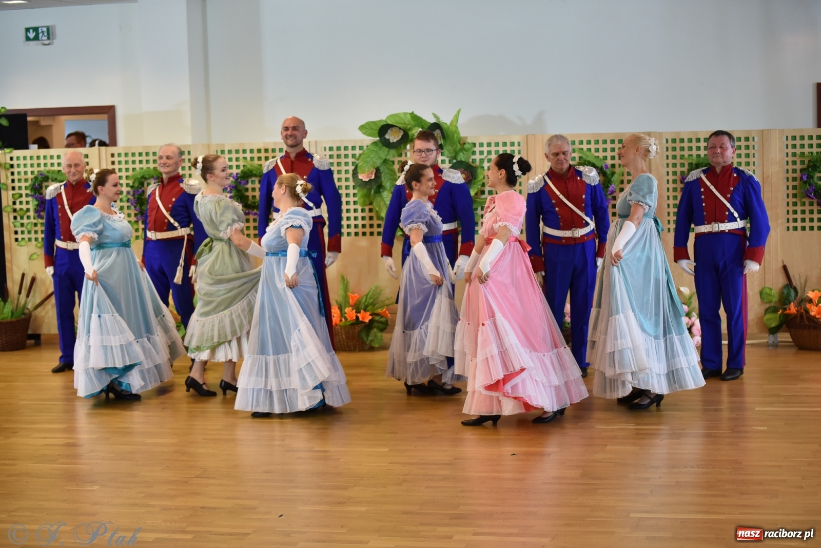 Zdjęcie w galerii na portalu naszraciborz.pl: Raciborskie Źródło zatańczyło dla małego Henia wiadomości z regionu
