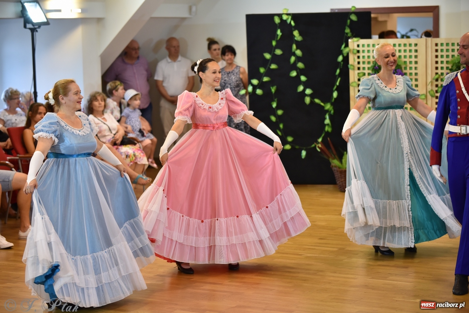 Zdjęcie w galerii na portalu naszraciborz.pl: Raciborskie Źródło zatańczyło dla małego Henia wiadomości z regionu