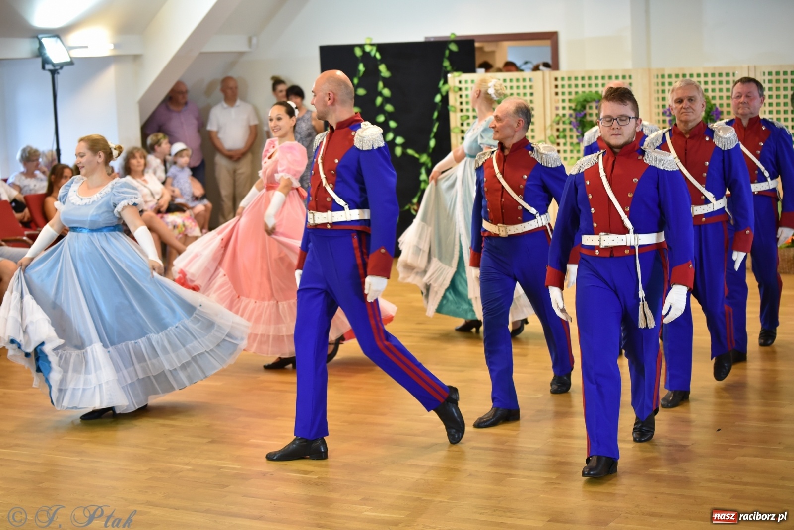 Zdjęcie w galerii na portalu naszraciborz.pl: Raciborskie Źródło zatańczyło dla małego Henia wiadomości z regionu