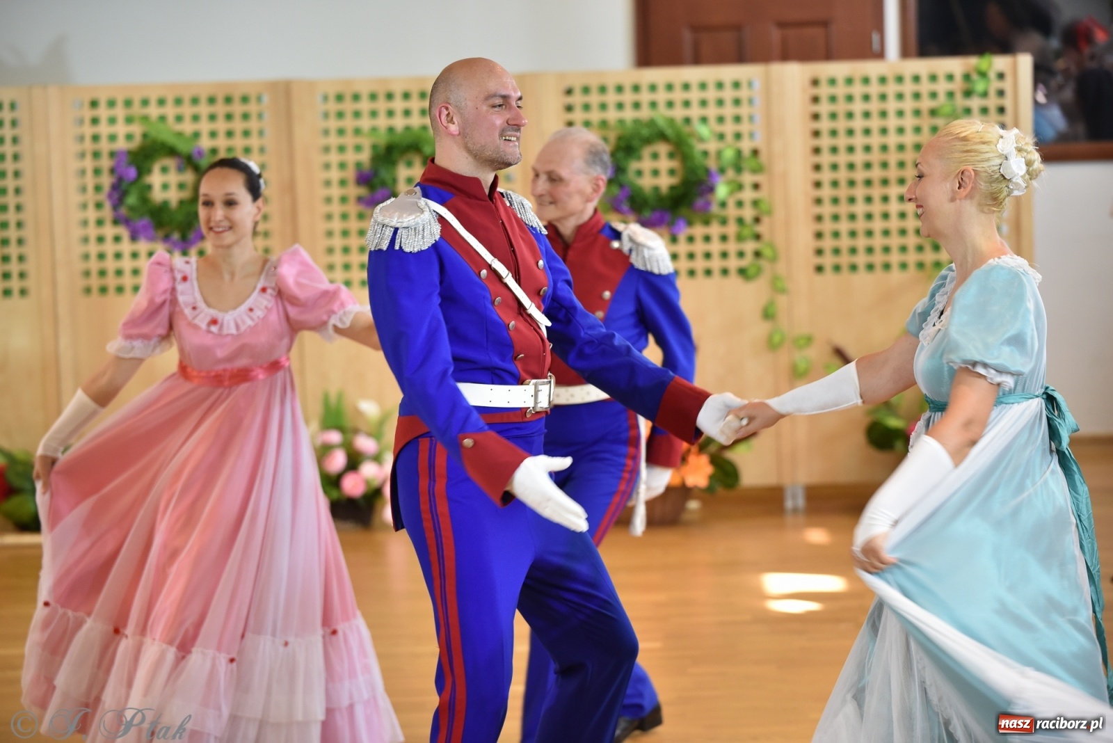 Zdjęcie w galerii na portalu naszraciborz.pl: Raciborskie Źródło zatańczyło dla małego Henia wiadomości z regionu