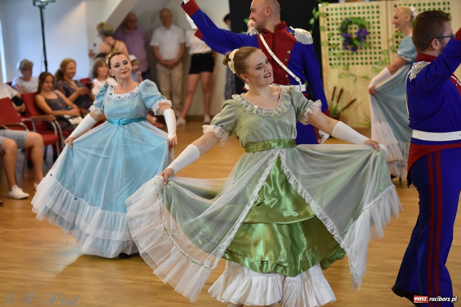 Zdjęcie w galerii na portalu naszraciborz.pl: Raciborskie Źródło zatańczyło dla małego Henia wiadomości z regionu