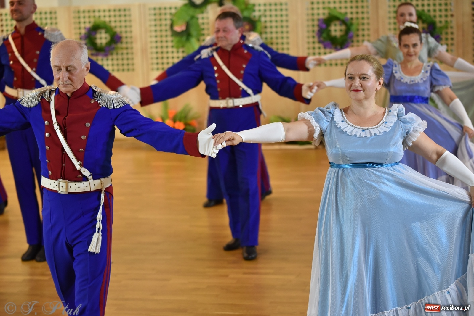Zdjęcie w galerii na portalu naszraciborz.pl: Raciborskie Źródło zatańczyło dla małego Henia wiadomości z regionu