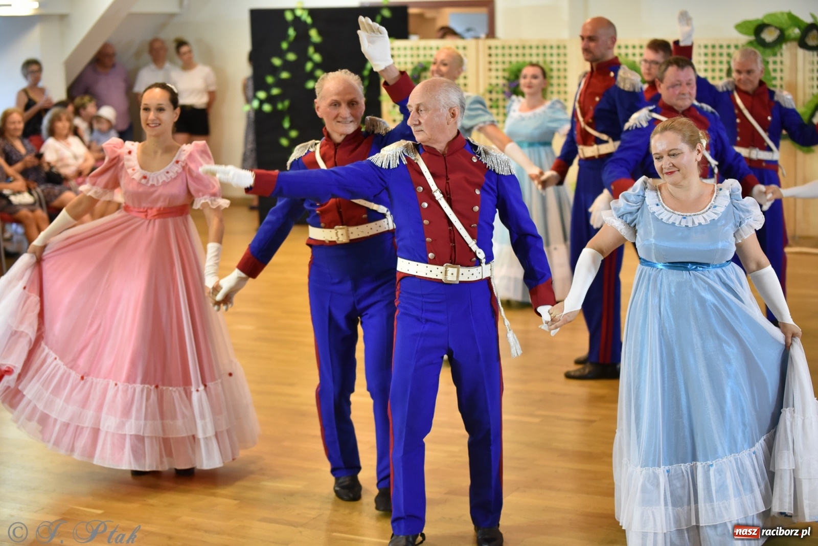 Zdjęcie w galerii na portalu naszraciborz.pl: Raciborskie Źródło zatańczyło dla małego Henia wiadomości z regionu