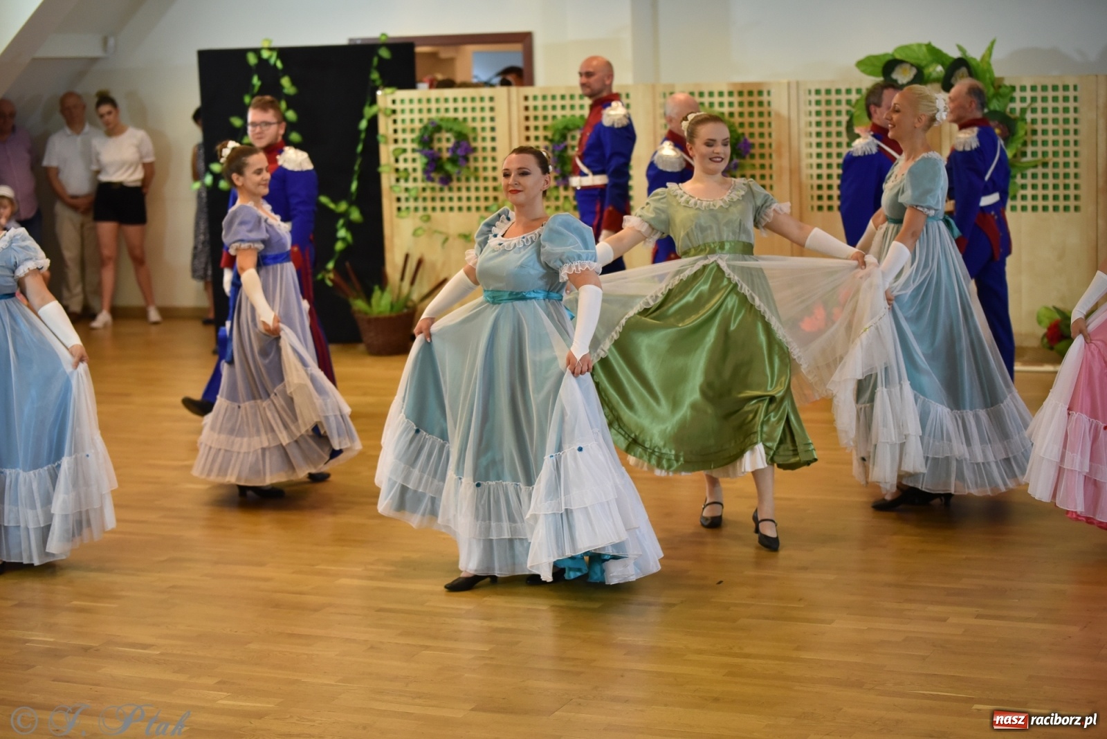 Zdjęcie w galerii na portalu naszraciborz.pl: Raciborskie Źródło zatańczyło dla małego Henia wiadomości z regionu