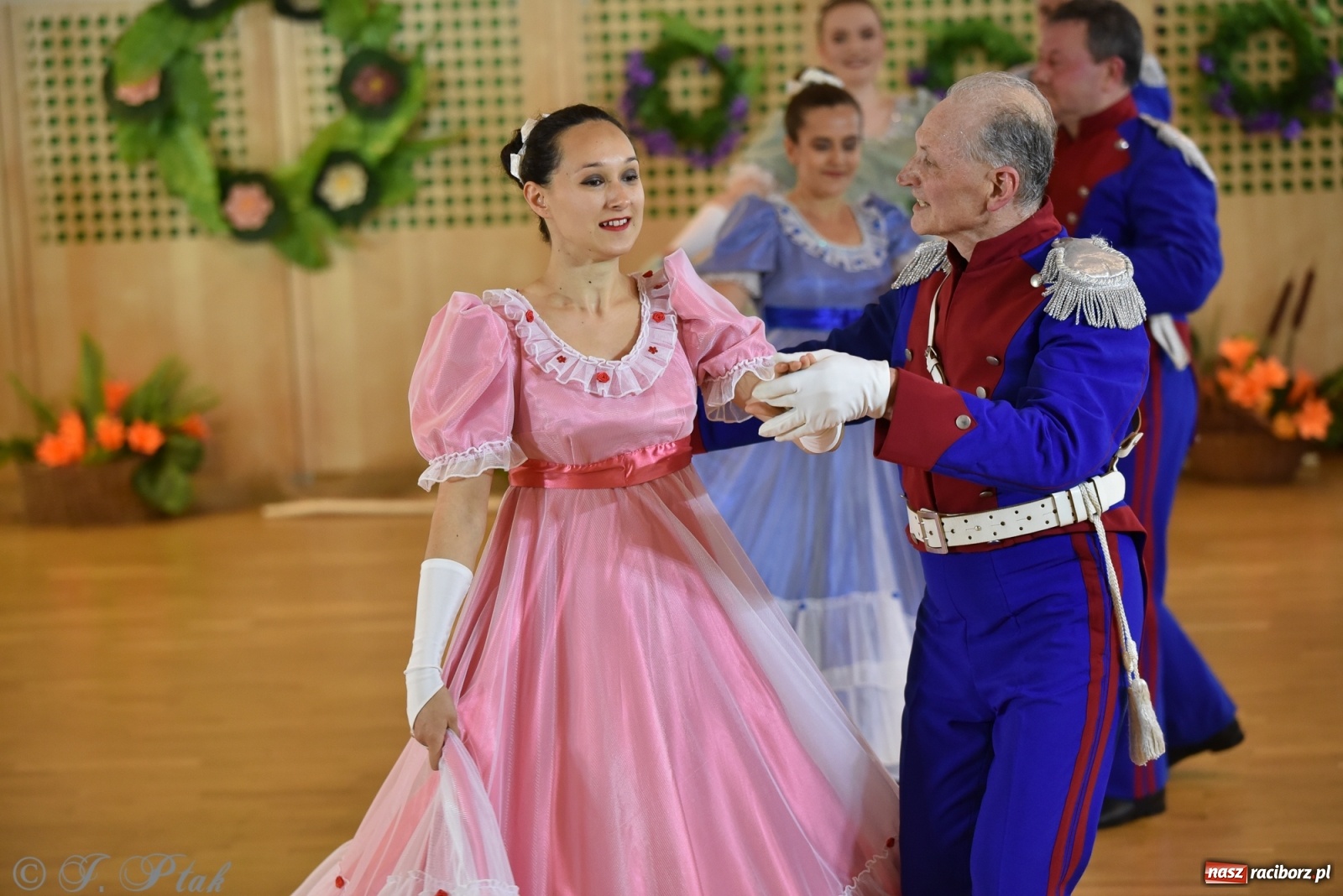 Zdjęcie w galerii na portalu naszraciborz.pl: Raciborskie Źródło zatańczyło dla małego Henia wiadomości z regionu