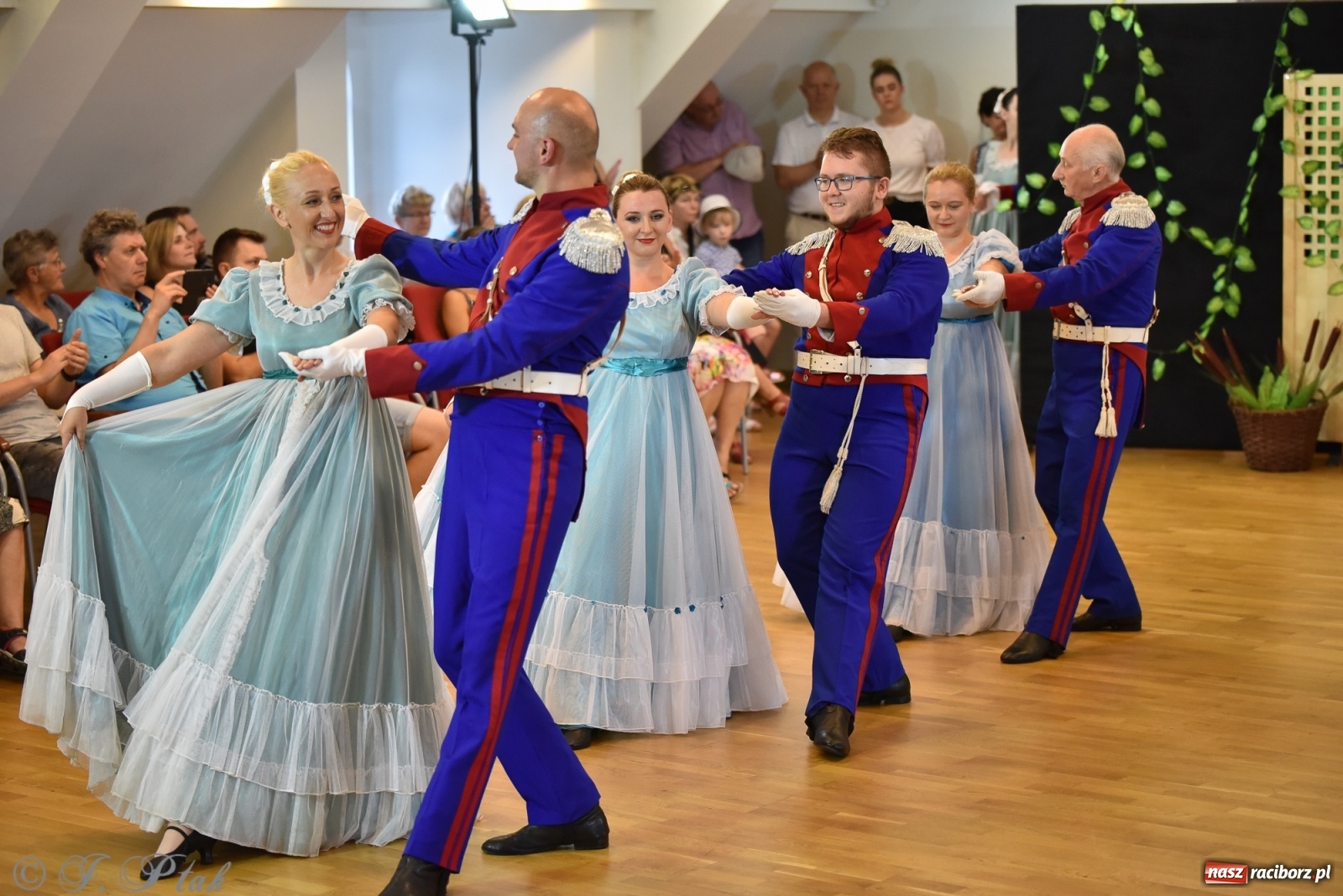 Zdjęcie w galerii na portalu naszraciborz.pl: Raciborskie Źródło zatańczyło dla małego Henia wiadomości z regionu