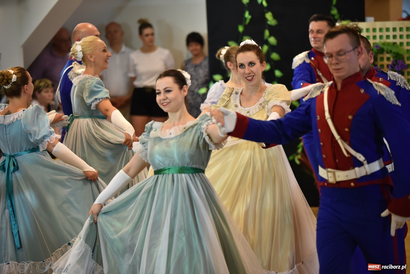 Zdjęcie w galerii na portalu naszraciborz.pl: Raciborskie Źródło zatańczyło dla małego Henia wiadomości z regionu