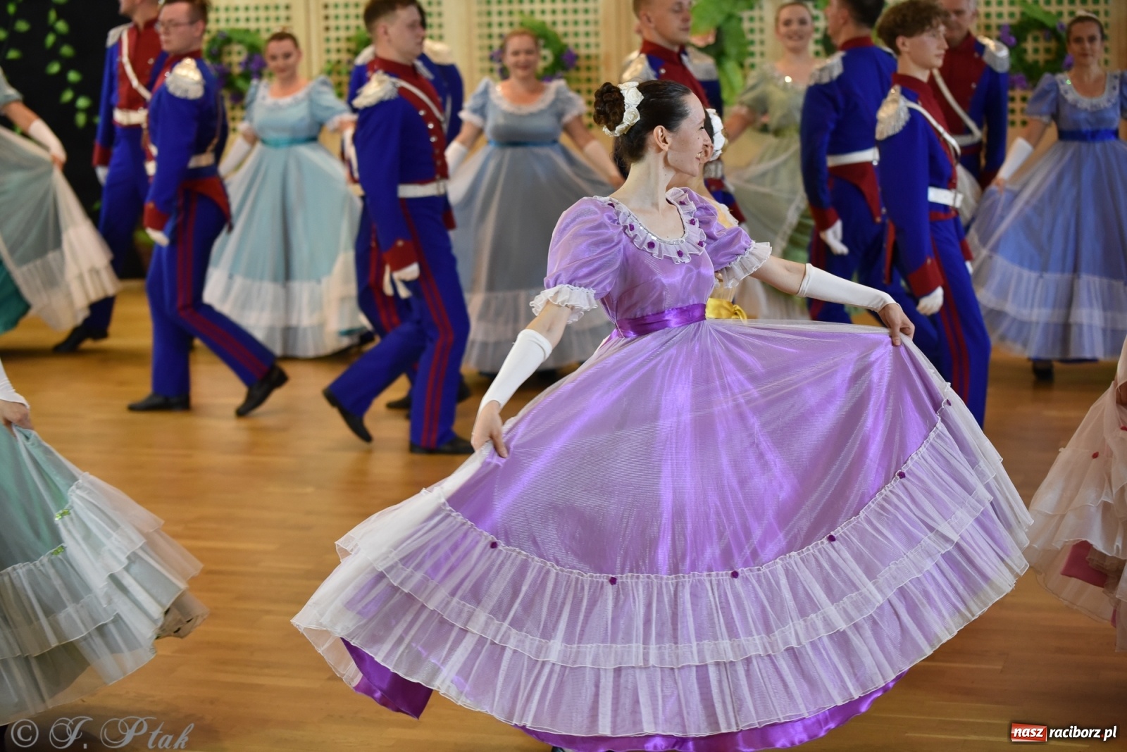 Zdjęcie w galerii na portalu naszraciborz.pl: Raciborskie Źródło zatańczyło dla małego Henia wiadomości z regionu