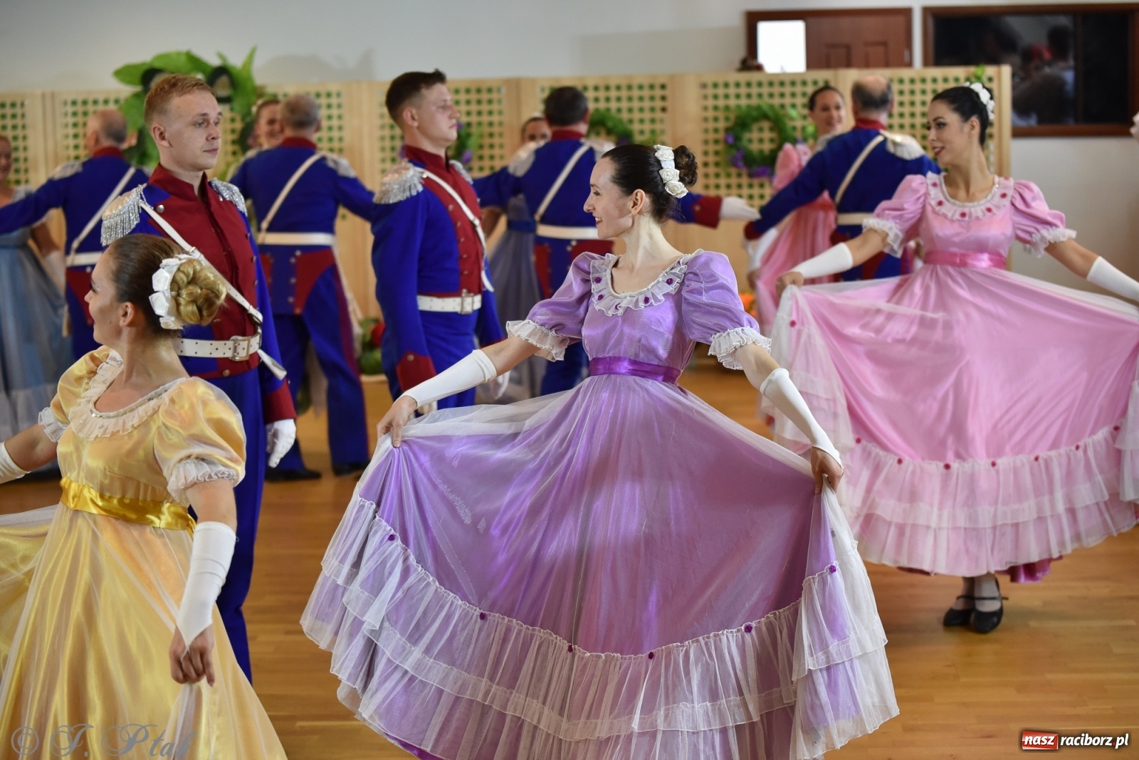 Zdjęcie w galerii na portalu naszraciborz.pl: Raciborskie Źródło zatańczyło dla małego Henia wiadomości z regionu