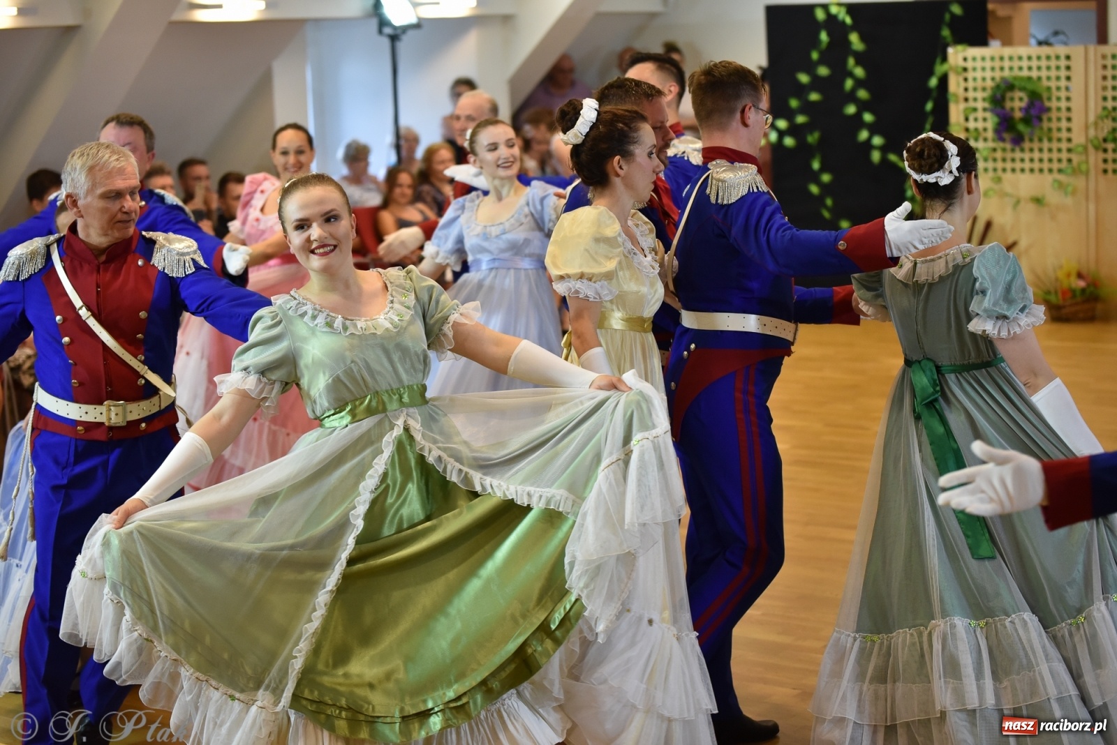 Zdjęcie w galerii na portalu naszraciborz.pl: Raciborskie Źródło zatańczyło dla małego Henia wiadomości z regionu