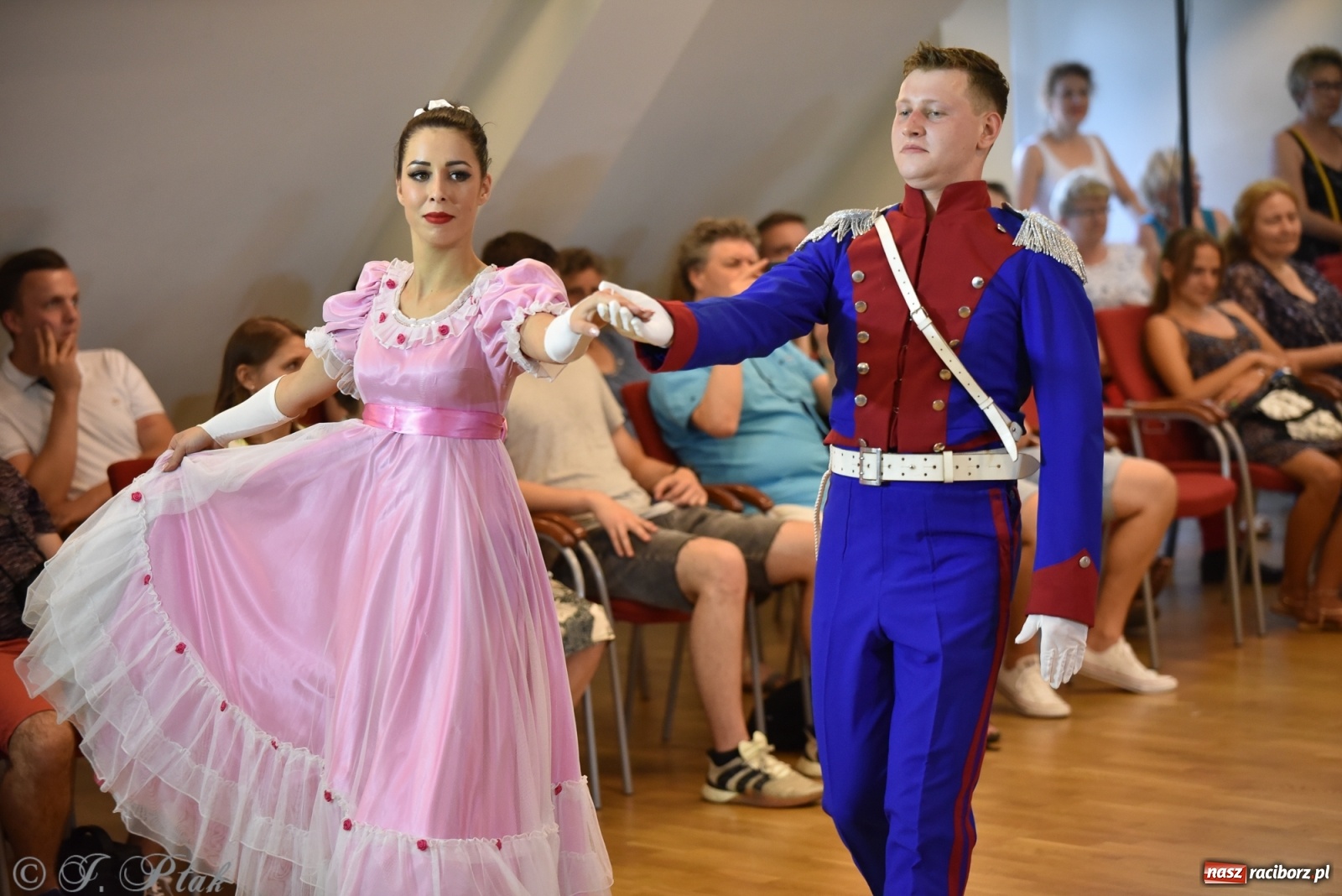 Zdjęcie w galerii na portalu naszraciborz.pl: Raciborskie Źródło zatańczyło dla małego Henia wiadomości z regionu