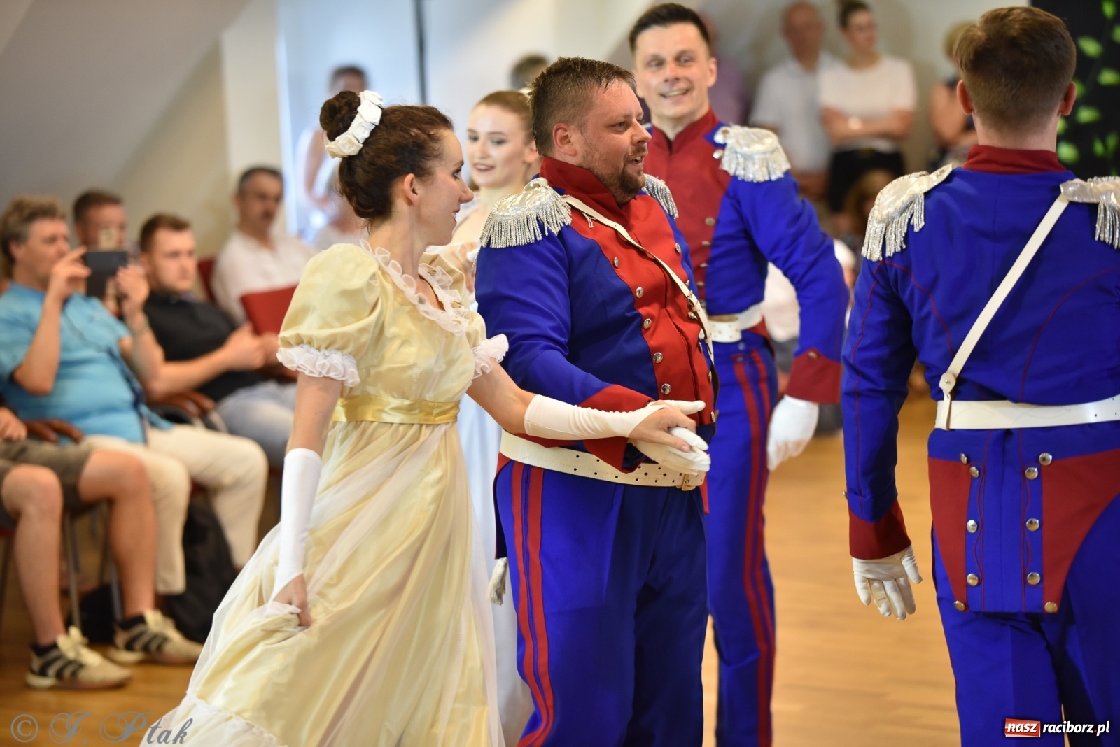 Zdjęcie w galerii na portalu naszraciborz.pl: Raciborskie Źródło zatańczyło dla małego Henia wiadomości z regionu