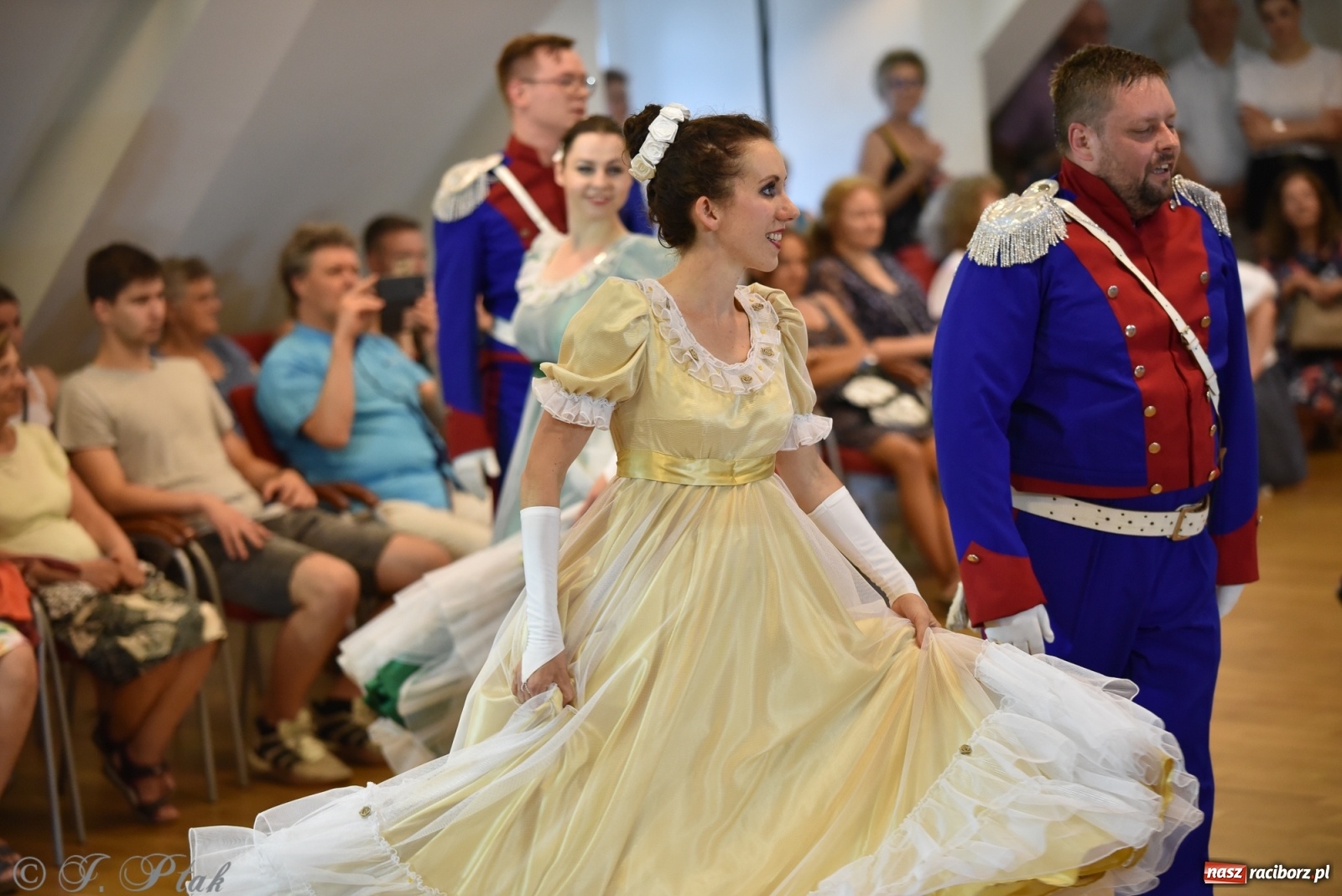 Zdjęcie w galerii na portalu naszraciborz.pl: Raciborskie Źródło zatańczyło dla małego Henia wiadomości z regionu