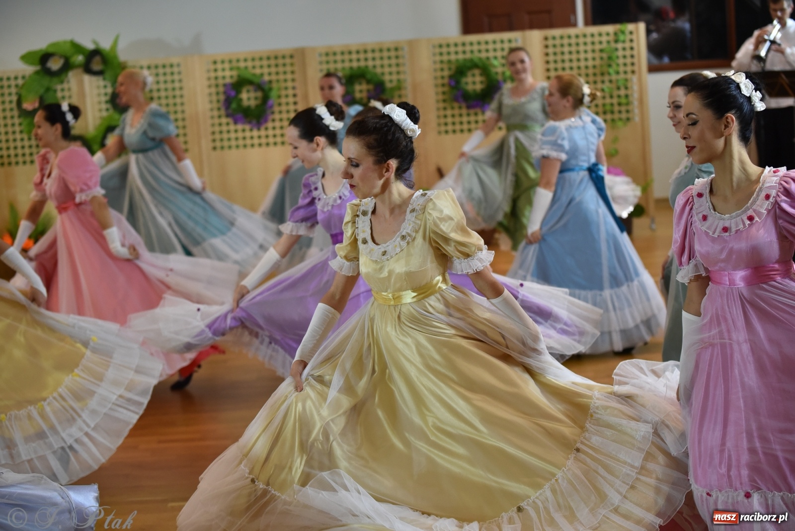 Zdjęcie w galerii na portalu naszraciborz.pl: Raciborskie Źródło zatańczyło dla małego Henia wiadomości z regionu