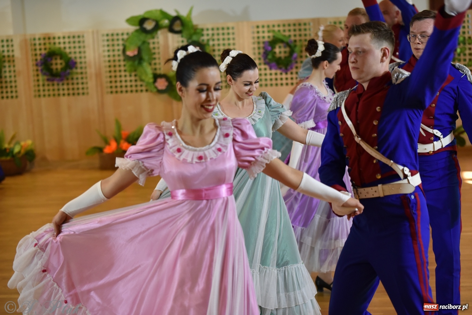 Zdjęcie w galerii na portalu naszraciborz.pl: Raciborskie Źródło zatańczyło dla małego Henia wiadomości z regionu