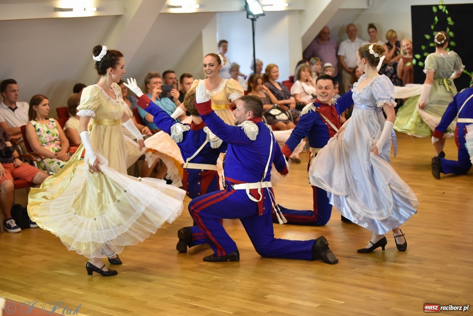 Zdjęcie w galerii na portalu naszraciborz.pl: Raciborskie Źródło zatańczyło dla małego Henia wiadomości z regionu